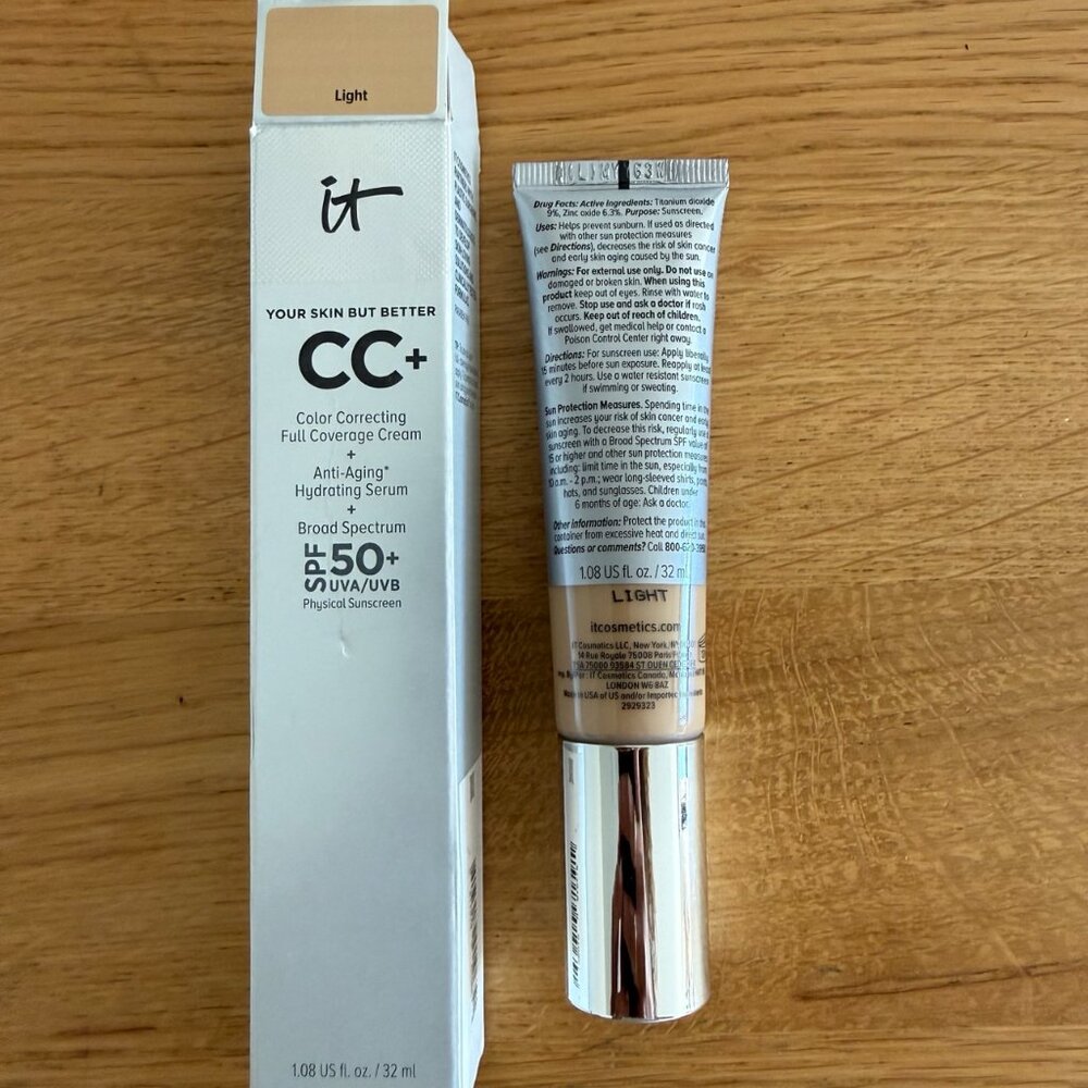 IT Cosmetics  CC+ Cream Full Coverage Color Correcting Foundation SPF 50+ LIGHT - Picture 3 of 10